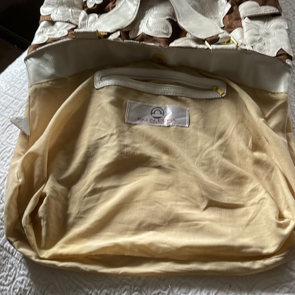 Big Buddha purse with gold accents - Picture 4 of 6